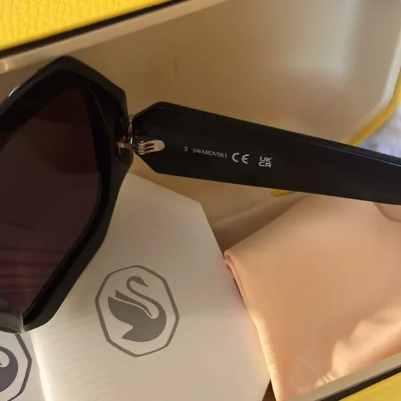 Swarovski Crystal Sunglasses SK 382 - Picture 4 of 7